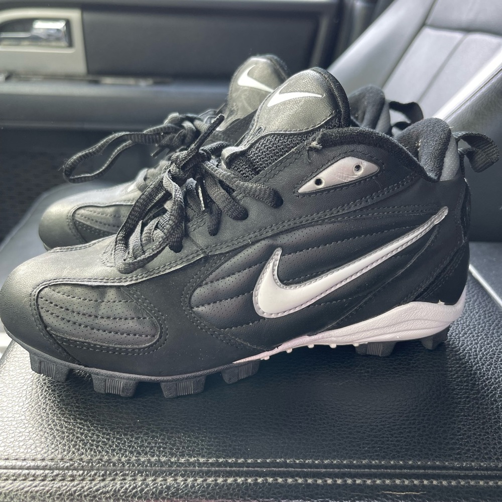 Boys baseball cleats